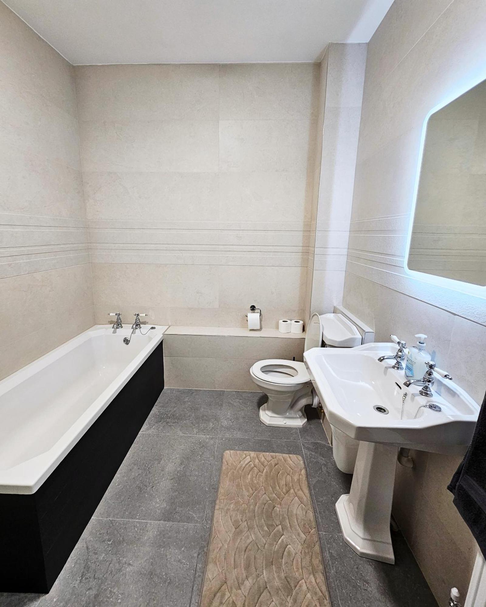 Dromod Suites المظهر الخارجي الصورة